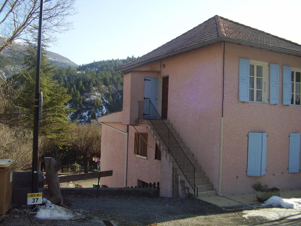 Gites Les Tilleuls Clamensane Room photo
